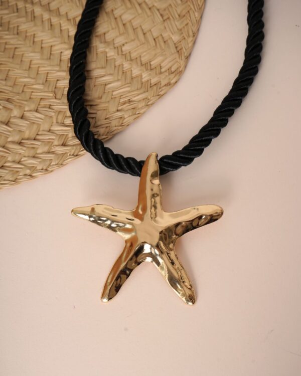 Collar Cordón Negro con Estrella Grande