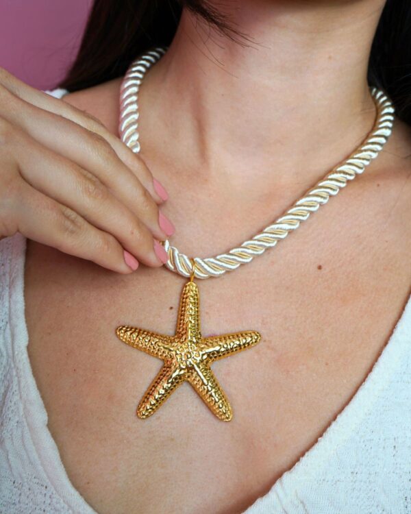 Collar Cordón Beige con Estrella Mediana