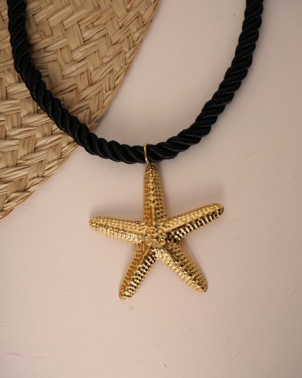 Collar Cordón Negro con Estrella Mediana